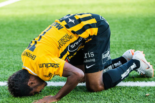 Häckens Nasiru Mohammed jublar