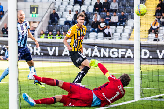 Häckens Johan Hammar gör 5-0-målet bakom Djurgårdens