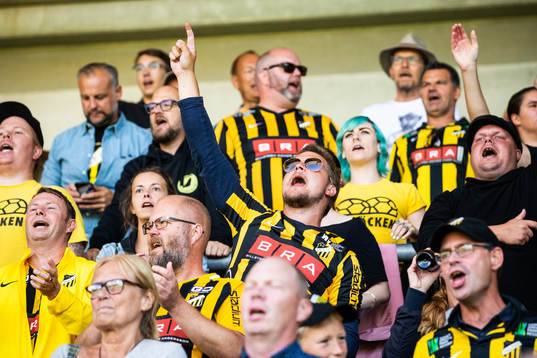 Häckens supportrar jublar