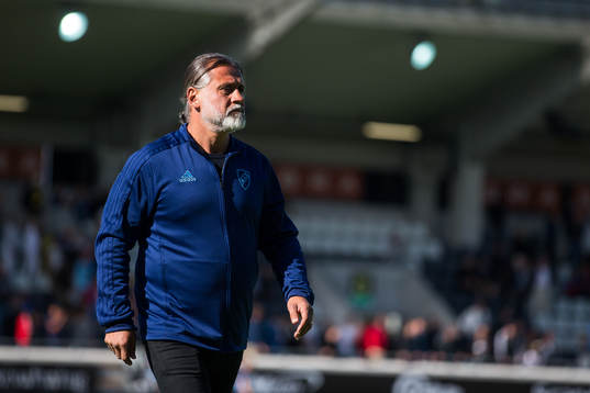 Djurgårdens tränare Özcan Melkemichel deppar