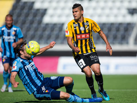 Häckens Paulinho och Djurgårdens Kevin Walker