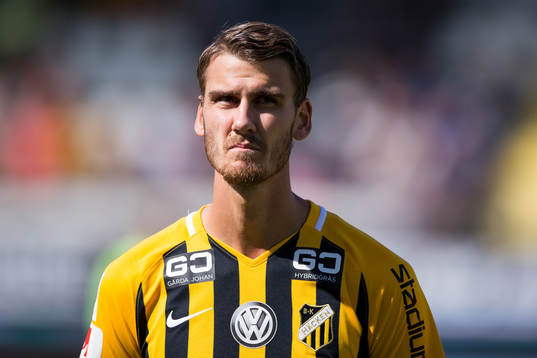 Häckens Johan Hammar på line up innan fotbollsmatchen i