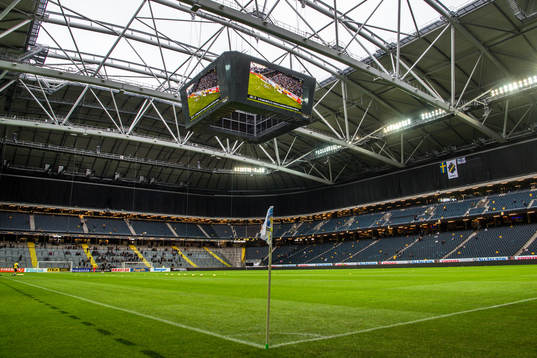 Öppet tak på Friends Arena före fotbollsmatchen i