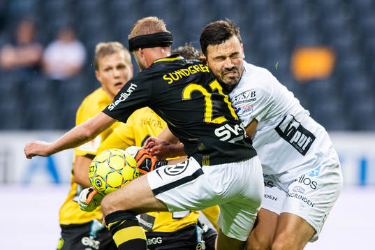 s Daniel Sundgren och Elfsborgs målvakt Kevin Stuhr
