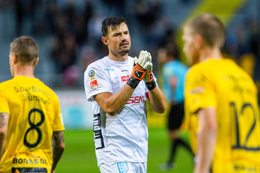 Elfsborgs målvakt Kevin Stuhr Ellegaard deppar