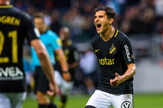 s Tarik Elyounoussi jublar