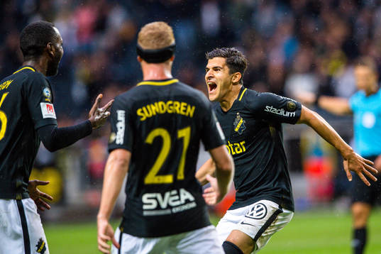 s Tarik Elyounoussi jublar