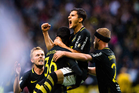 s Tarik Elyounoussi jublar
