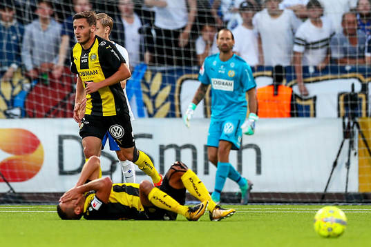 Hammarbys Nikola Djurdjic grinar illa