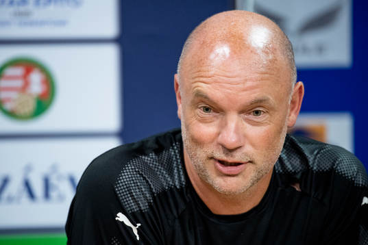 Head coach Uwe Rösler