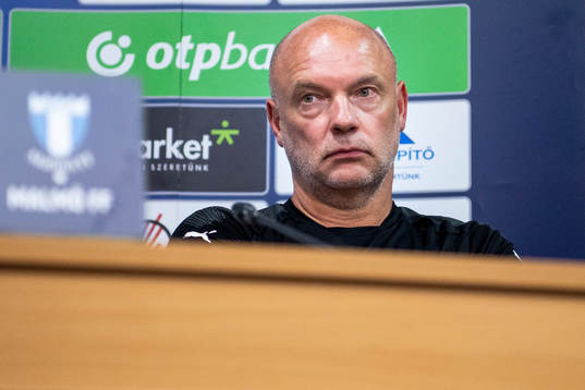 Head coach Uwe Rösler