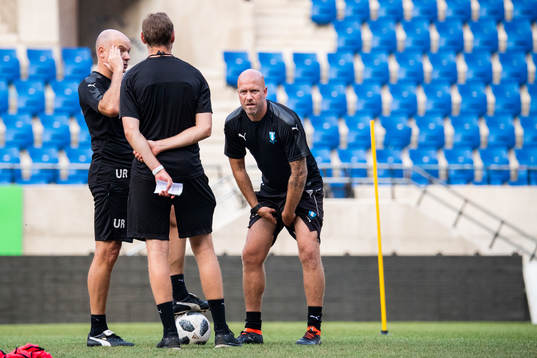 Head coach Uwe Rösler, assistant coach Olof Persson and