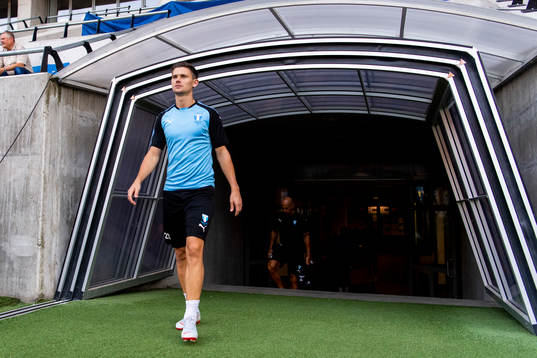Marcus Antonsson enters the pitch