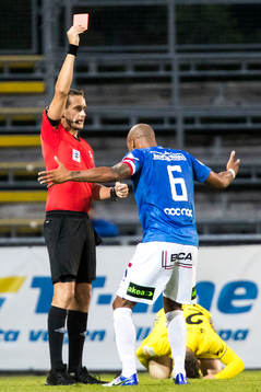 Trelleborgs Salif Camara Jönsson får rött kort