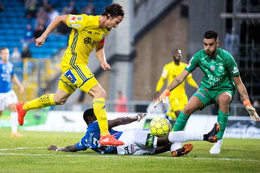 Sundsvalls Linus Hallenius och Trelleborgs Kofi Sarkodie