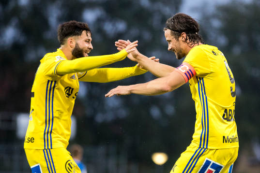 Sundsvalls Jonathan Tamimi Syberg och Linus Hallenius jublar