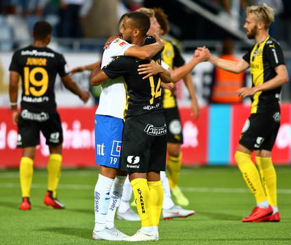 Norrköpings Jordan Larsson och Hammarbys Junes Barny
