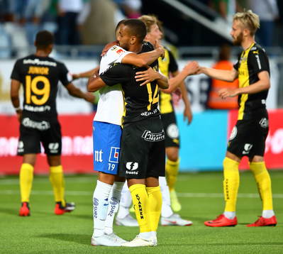 Norrköpings Jordan Larsson och Hammarbys Junes Barny