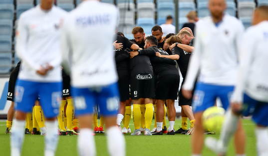 Hammarbys spelare samlas