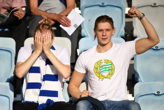 Supporters från båda lagen jublar o deppar när Hammarbys