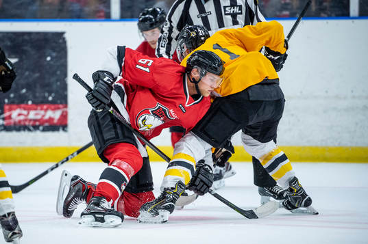 Malmö Redhawks Emil Sylvegård mot Panterns Lucas Hadum