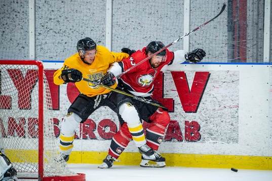 Panterns Mattias Lassen mot Malmö Redhawks Nichlas Hardt