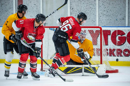 Malmö Redhawks Kim Rosdahl och Emil Sylvegård mot