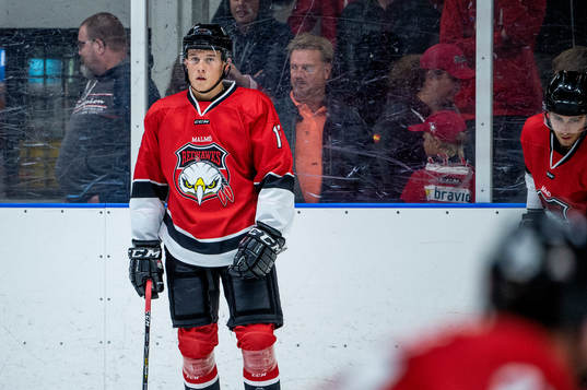 Malmö Redhawks Linus Cronholm innan träningsmatchen i