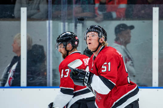 Malmö Redhawks Emil Sylvegård innan träningsmatchen i