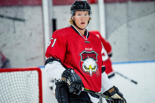 Malmö Redhawks Emil Sylvegård innan träningsmatchen i