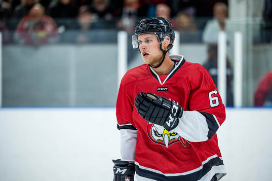 Malmö Redhawks Martin Janolhs innan träningsmatchen i