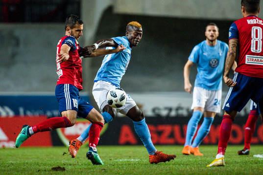 Szabolcs Huszti of Vidi and Bonke Innocent of Malmö FF