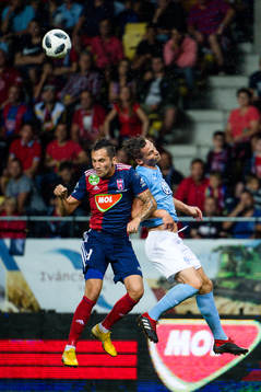 Anel Hadzic of Vidi and Markus Rosenberg of Malmö FF