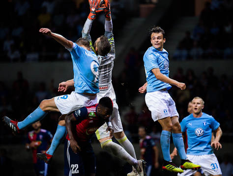 goalkeeper Stefan Scepovic of Vidi with a save infront of