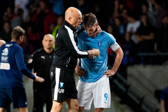 Markus Rosenberg is hugged by head coach Uwe Rösler