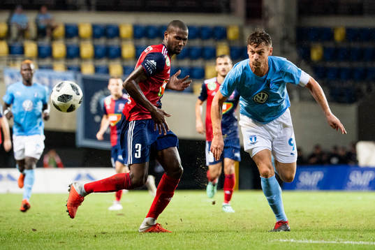 Paulo Vinicius of Vidi and Markus Rosenberg of Malmö FF