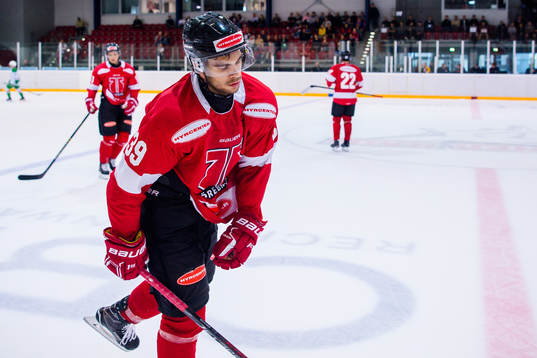 Örebros Jordan Boucher deppar