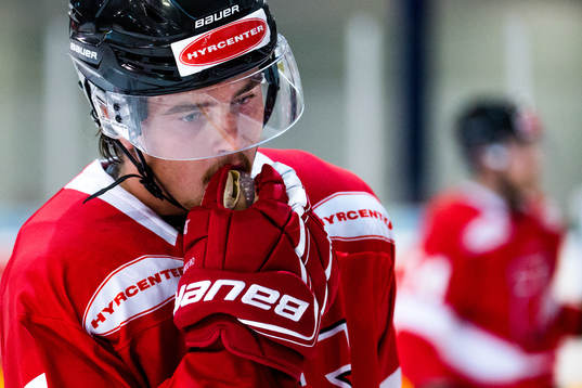 Örebros Marcus Björk deppar