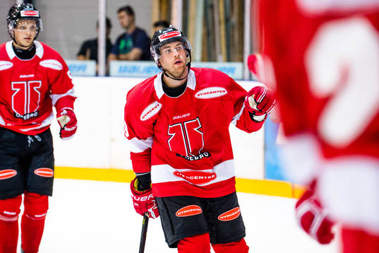 Örebros Tylor Spink jublar