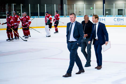 Örebros  tränare Niklas Sundblad och assisterande