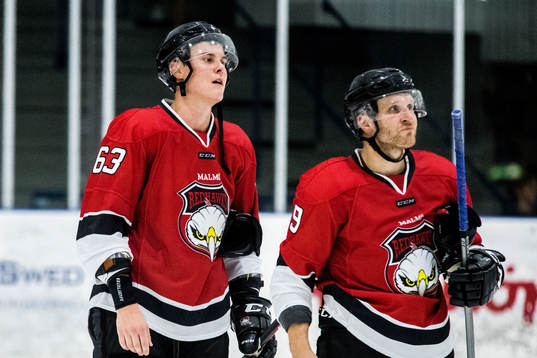 Malmö Redhawks Fredrik Händemark och Frederik Storm deppar