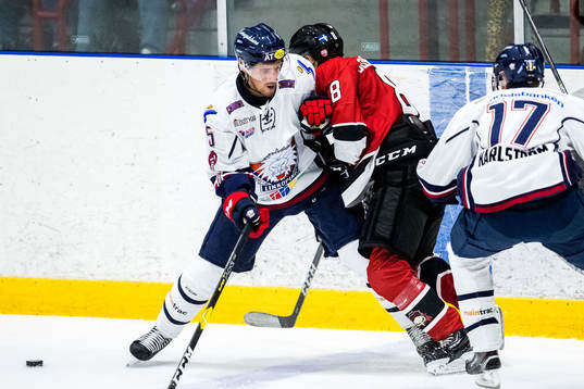 Linköpings Mattias Bäckman och Malmö Redhawks Johan