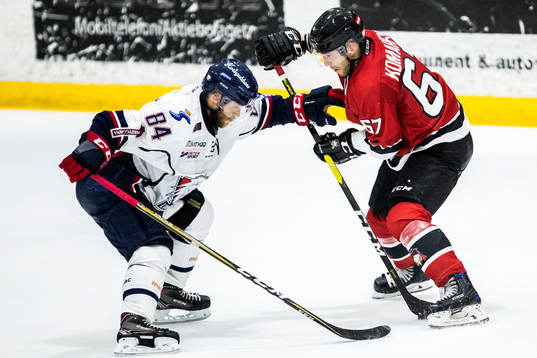 Linköpings Jimmy Andersson och Malmö Redhawks Konstantin
