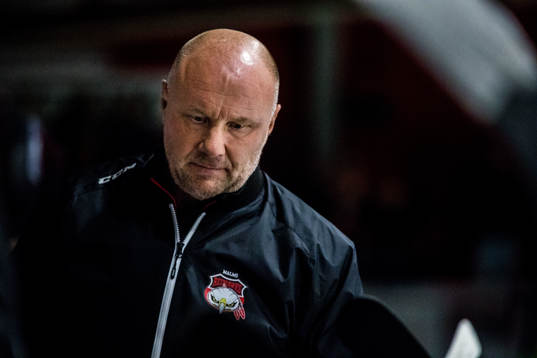 Malmö Redhawks tränare Peter Andersson deppar