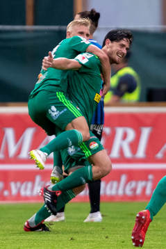 Dalkurds Robin Tranberg jublar med Simon Strand