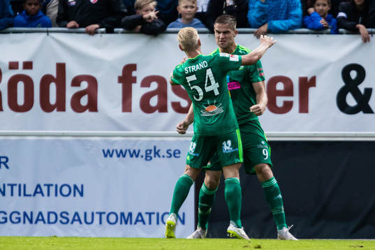 Dalkurds Eero Markkanen jublar med Simon Strand