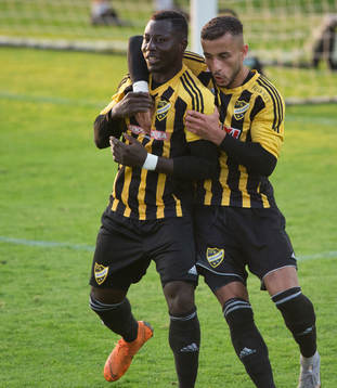 IFK Hässleholms Mike Andrew och Mohammed Hamdan jublar i