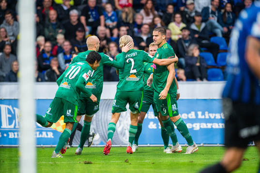 Dalkurds Eero Markkanen blir omkramad
