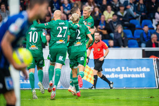 Dalkurds Eero Markkanen blir omkramad