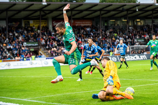 Dalkurds Simon Strand och Sirius målvakt Lukas Jonsson